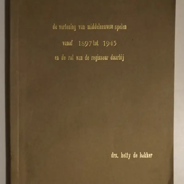 De vertoning van middeleeuwse spelen vanaf 1897 tot 1945 en de rol van de regisseur daarbij